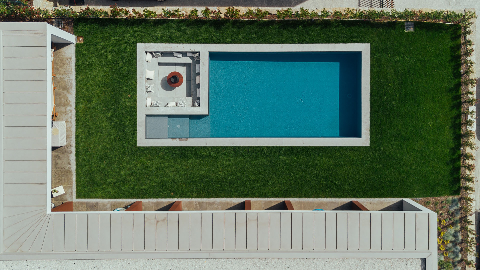 Construímos a sua piscina de raíz